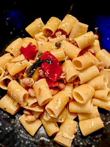 Mezze maniche con fagioli borlotti