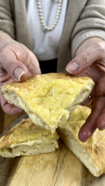 Khachapuri pane georgiano al formaggio