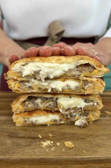 sfoglia croccante salsiccia e formaggio